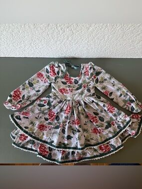 Makena lane holiday layered dress size 5